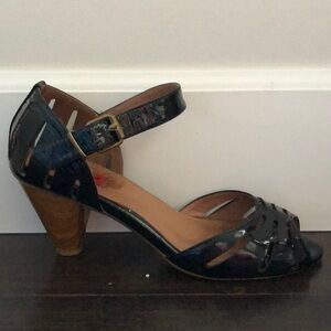 Miz mooz Full House black patent heels. Peep toe.